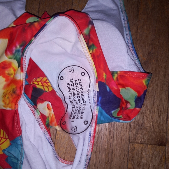 One piece Bright Tropical Halyer top open back- Bathing Suit Size L - Picture 5 of 7